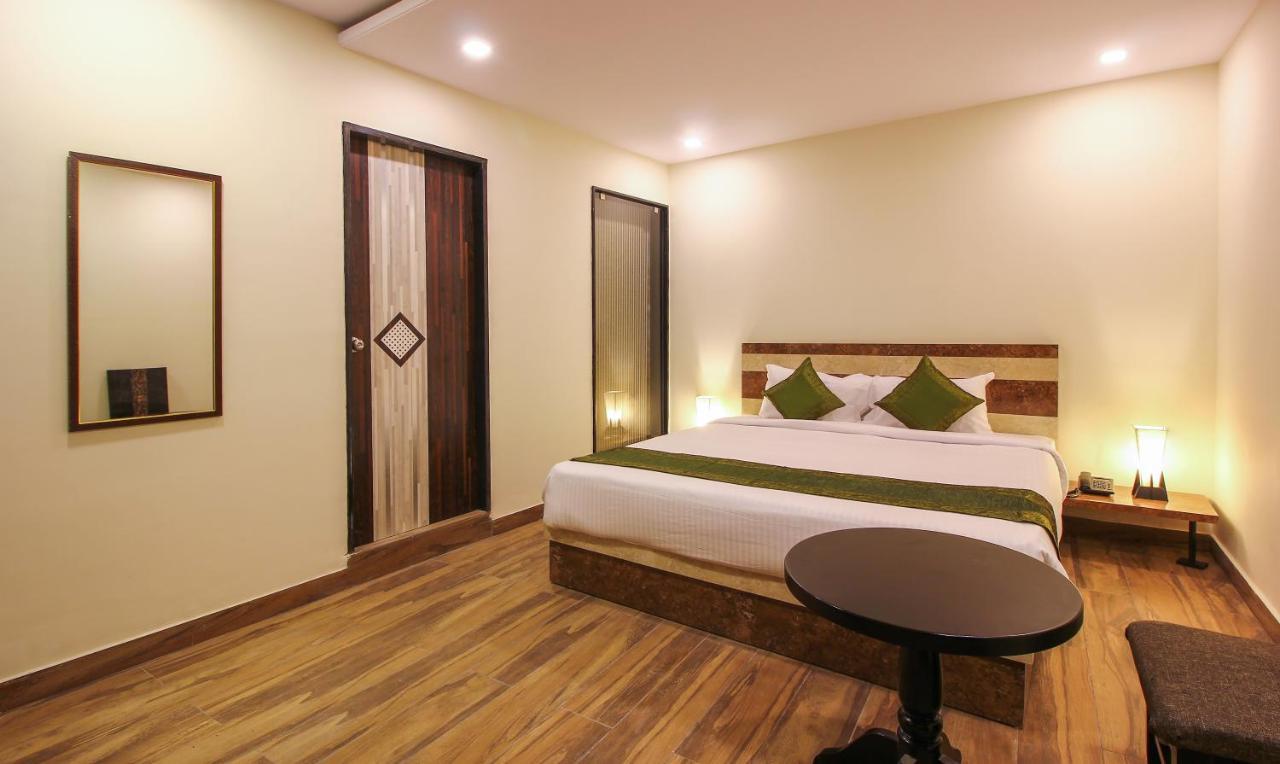 Treebo Address Inn, Banjara Hills Хайдарабад Экстерьер фото