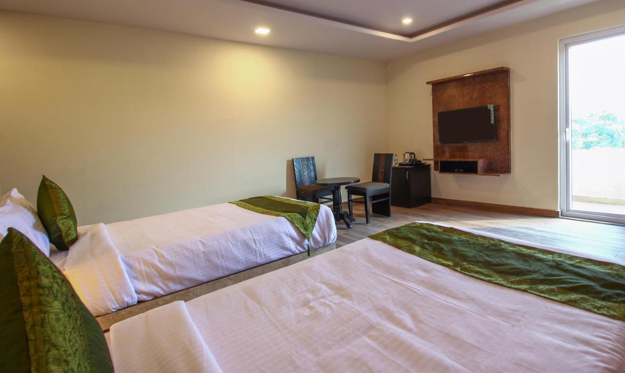 Treebo Address Inn, Banjara Hills Хайдарабад Экстерьер фото