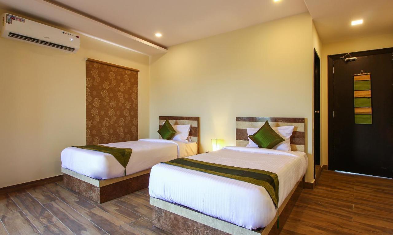 Treebo Address Inn, Banjara Hills Хайдарабад Экстерьер фото