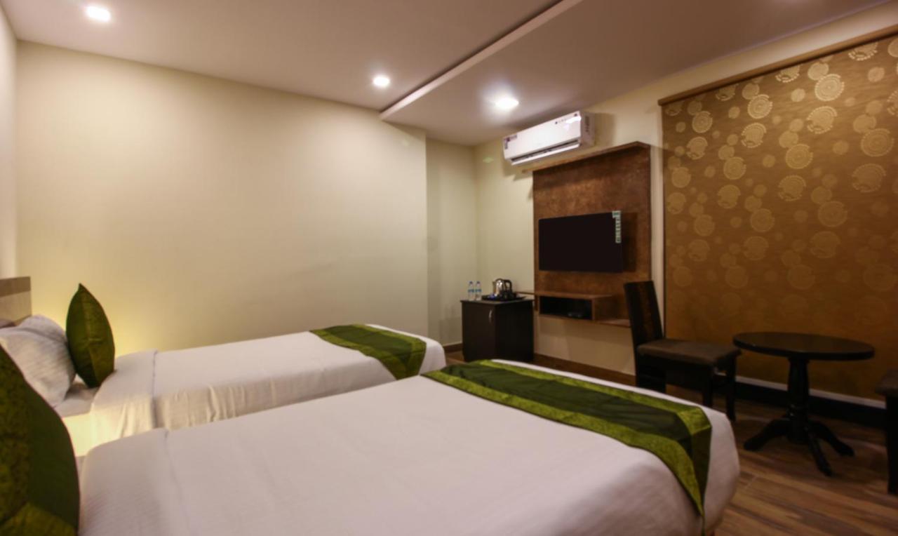 Treebo Address Inn, Banjara Hills Хайдарабад Экстерьер фото