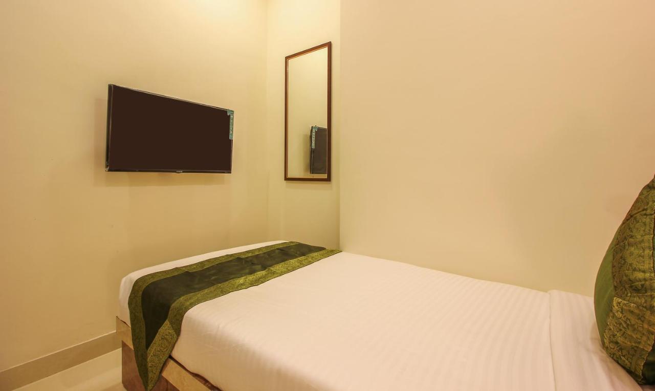 Treebo Address Inn, Banjara Hills Хайдарабад Экстерьер фото