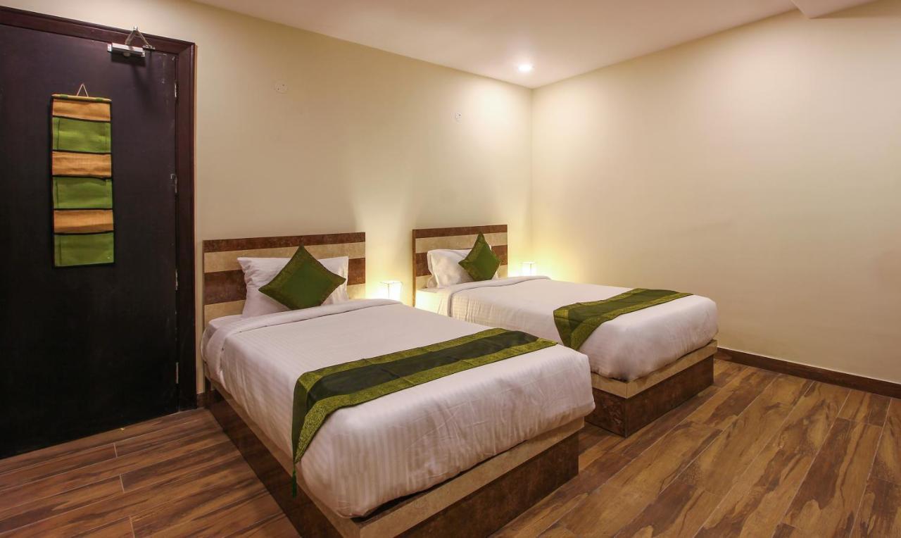 Treebo Address Inn, Banjara Hills Хайдарабад Экстерьер фото