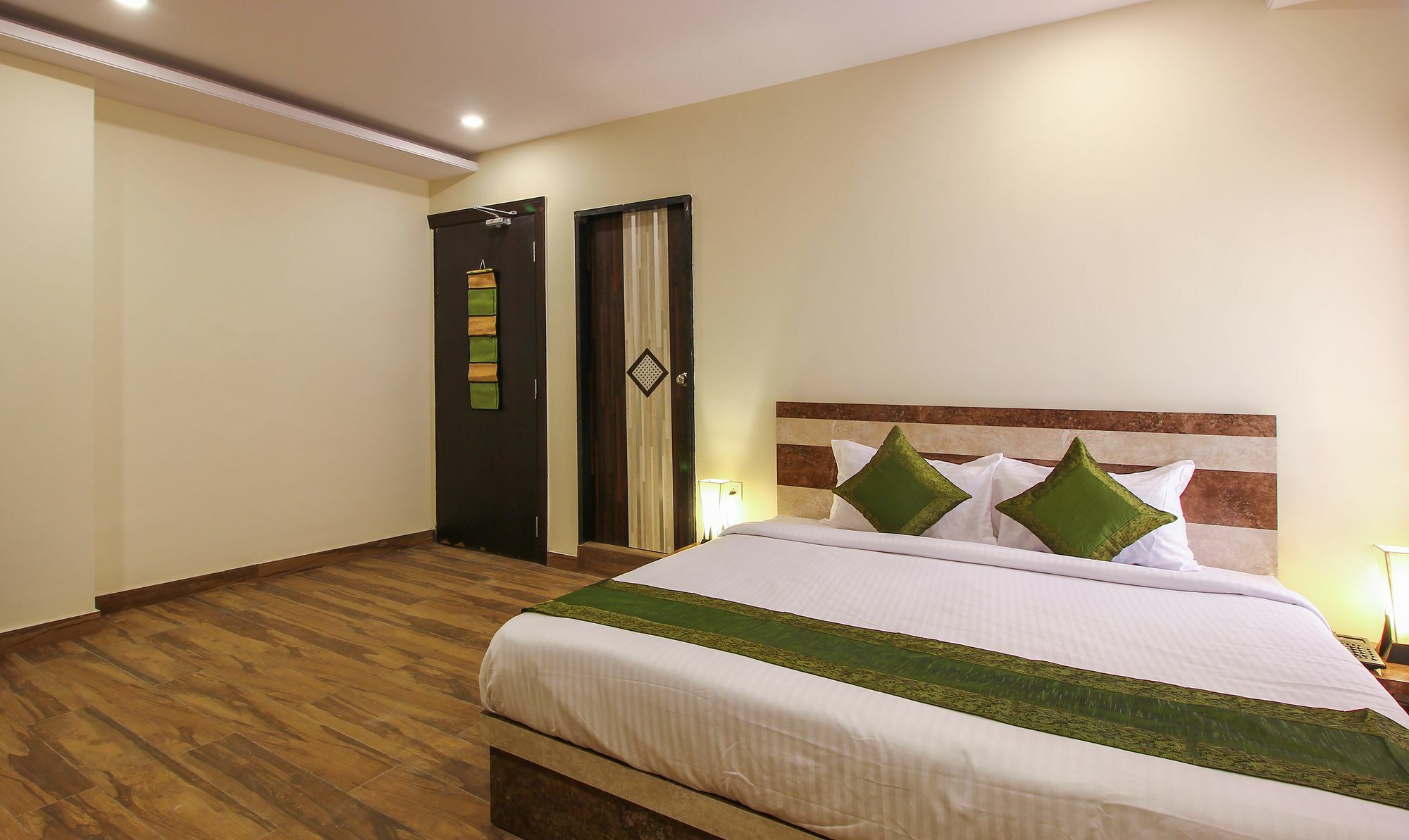 Treebo Address Inn, Banjara Hills Хайдарабад Экстерьер фото