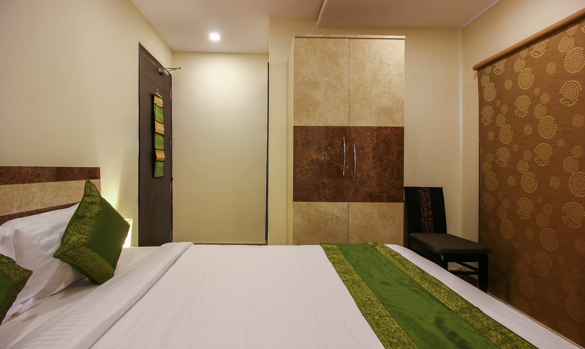 Treebo Address Inn, Banjara Hills Хайдарабад Экстерьер фото